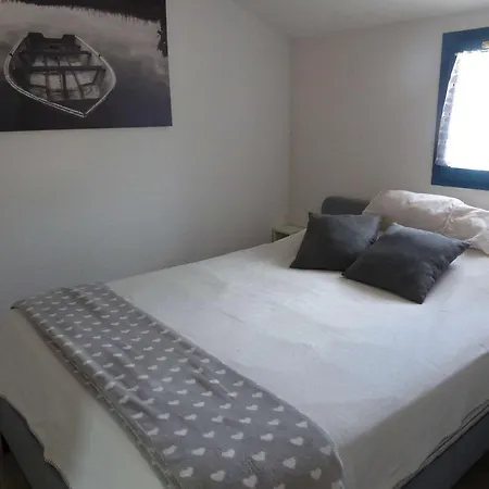 Mazet Climatise Avec Terrasse Au Lavandou - Fr-1-308-78 *