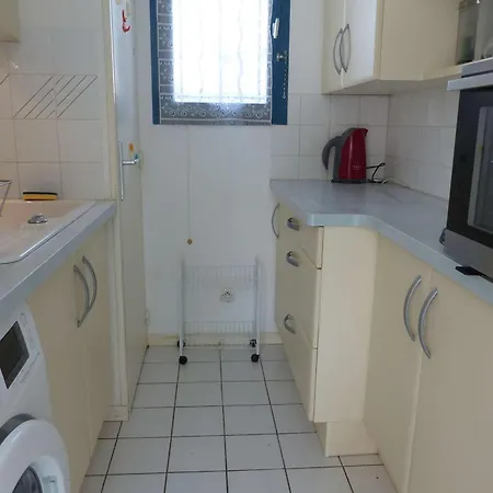 Mazet Climatise Avec Terrasse Au Lavandou - Fr-1-308-78 * Le Lavandou