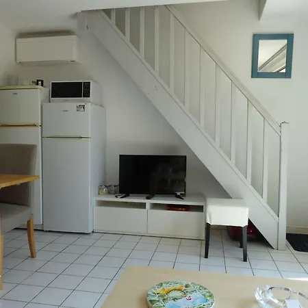 Mazet Climatise Avec Terrasse Au Lavandou - Fr-1-308-78 르 라방두