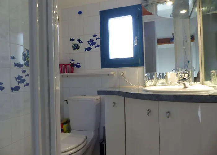 Mazet Climatise Avec Terrasse Au Lavandou - Fr-1-308-78